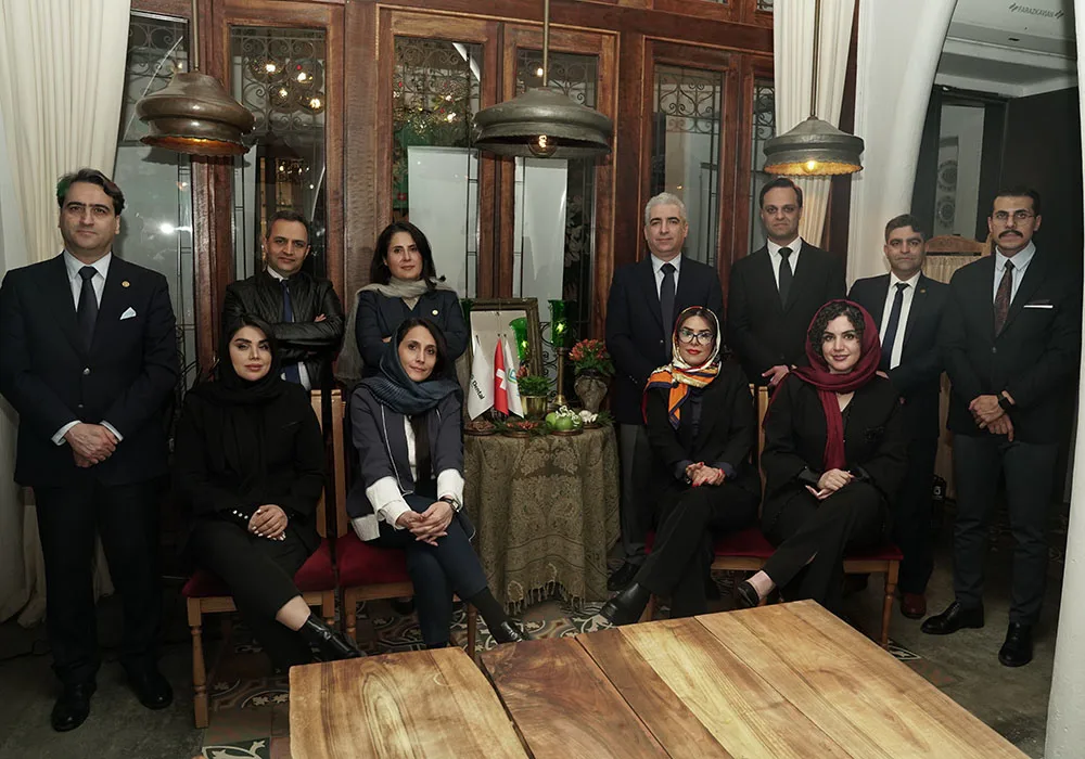 مهمانی شام پایان سال 1403، شرکت فراطب دنان و جمعی از دندانپزشکان